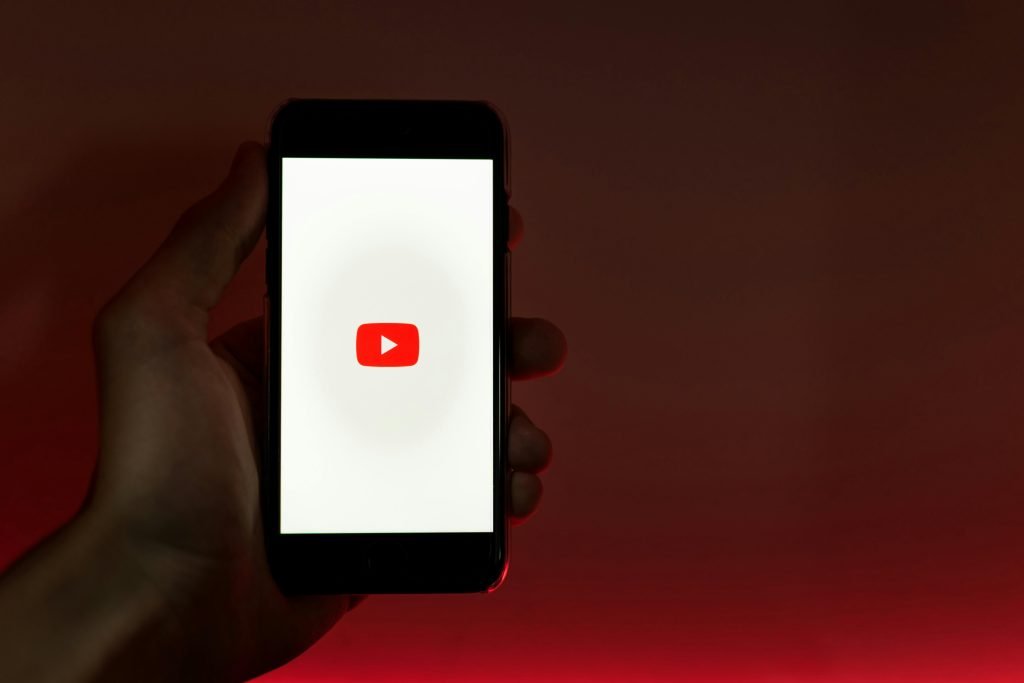 Descubre el botón aleatorio de YouTube para explorar contenido nuevo fácilmente.